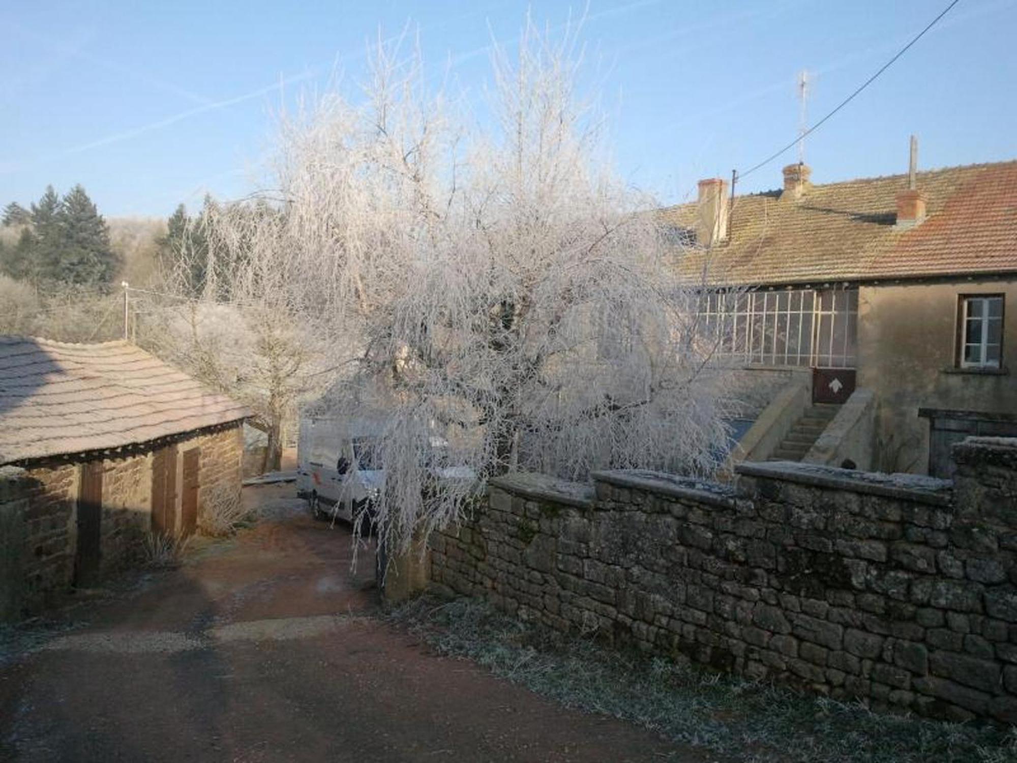 הוילה Maison Charmante A La Vineuse Avec Jardin Cloture מראה חיצוני תמונה